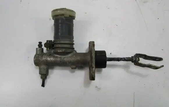 Ford Maverick Clutch master cylinder 