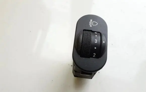 Ford Mondeo Mk III Headlight level height control switch 0307851417