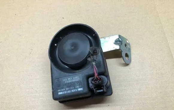 Audi A6 S6 C7 4G Alarm system siren 1K0951605C