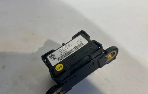Volkswagen Golf V ESP acceleration yaw rate sensor 1K0907655C BA75H022KL 10170103223