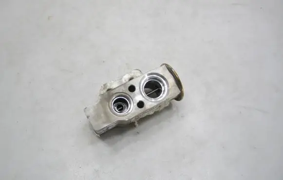 Volkswagen Caddy Air conditioning (A/C) expansion valve 1K1820103E 1408194