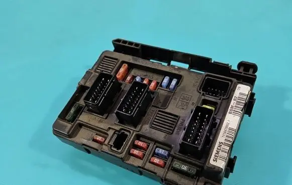 Citroen Berlingo Central body control module 9643498980 IMPRK1554086