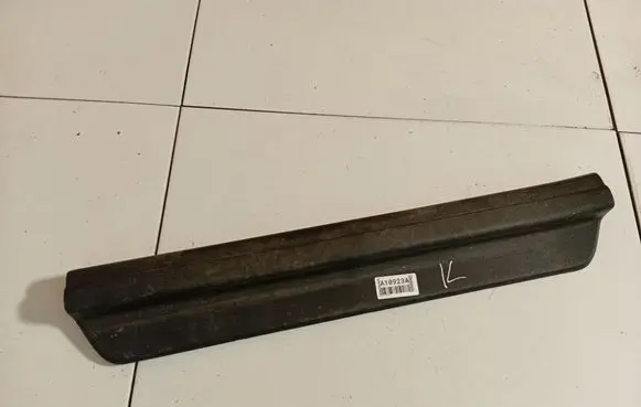 Front sill trim cover