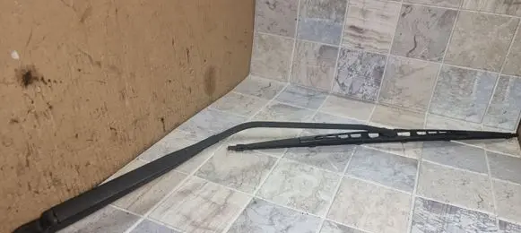 Mazda 6 Rear wiper blade arm 6633