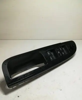 Volkswagen PASSAT B6 Electric window control switch 3C1867171
