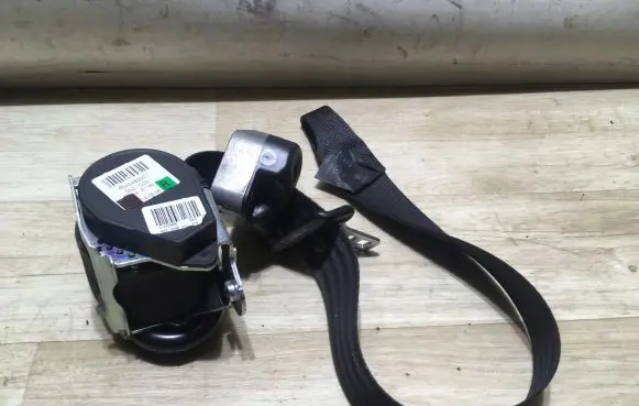 Volvo C70 Front seatbelt