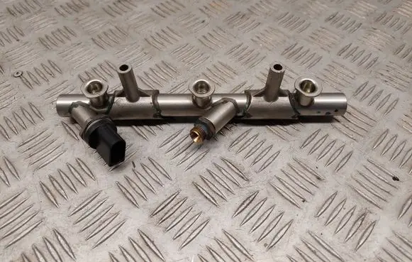 Audi Q7 4M Fuel main line pipe 06E089AH
