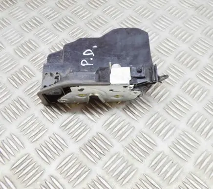 BMW X3 F25 Front door lock 7318424