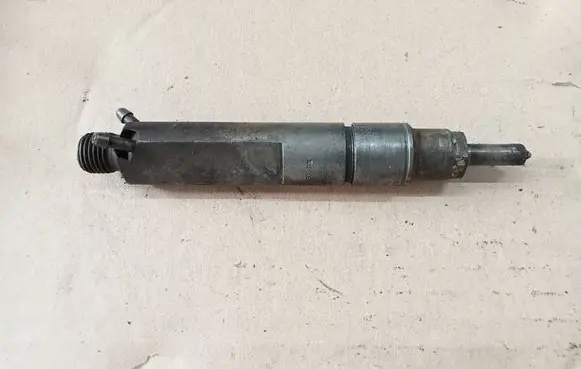 Skoda Octavia Mk1 (1U) Fuel injector 038130202A