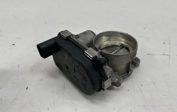 Volkswagen Golf VIII Throttle valve 04E133062T