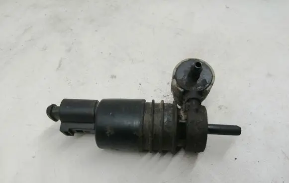 Volkswagen PASSAT B6 Windscreen/windshield washer pump 1K6955651 3122789