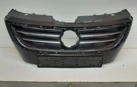Volkswagen PASSAT CC Front bumper upper radiator grill 3C8853651 3C8853651P