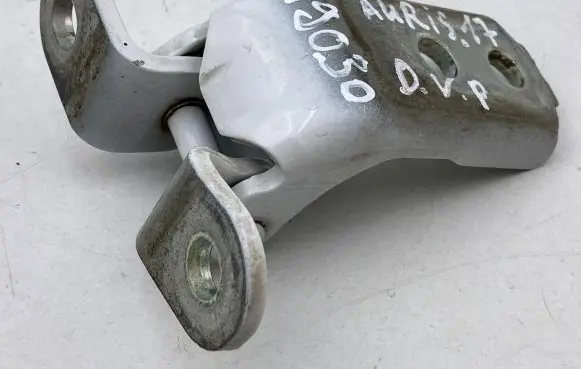Toyota Auris E180 Front door upper hinge