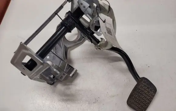 Opel Signum Brake pedal 24401375