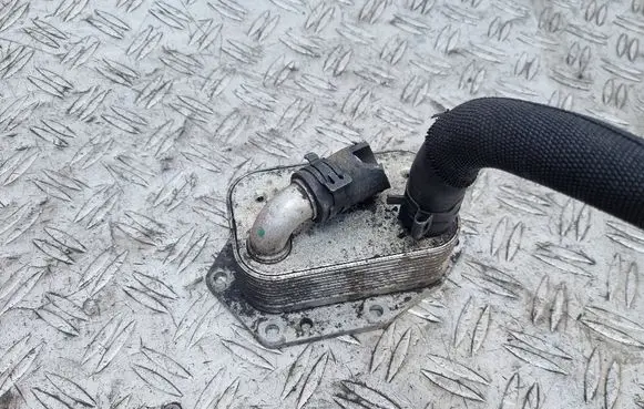 Engine oil radiator