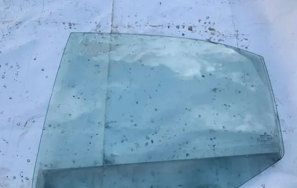 Mitsubishi Carisma Rear door window glass