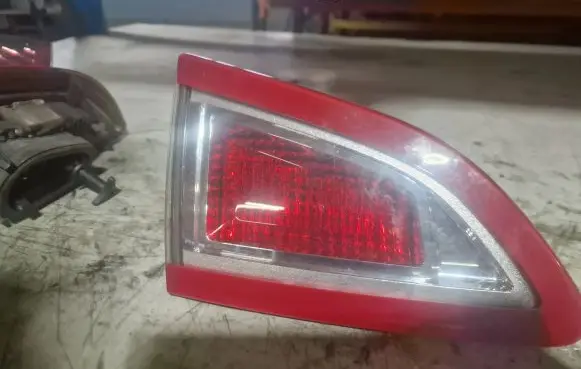 Tailgate rear/tail lights
