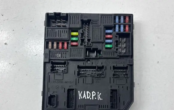 Renault Kadjar Fuse module 284B69643R 595711F02 1433896016