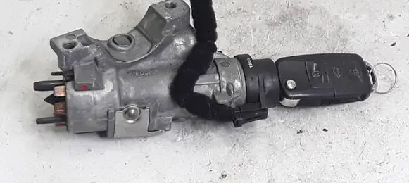 Volkswagen PASSAT B5.5 Ignition lock 4B0905851G