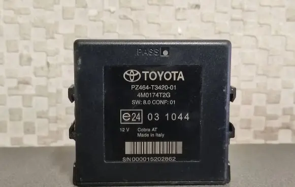 Toyota Avensis T270 Parking PDC control unit/module 4M0174T2G