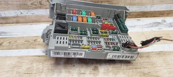 BMW 1 E81 E87 Fuse box set 690662407 6906624 53188491