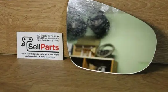 Volkswagen Touran II Wing mirror glass 