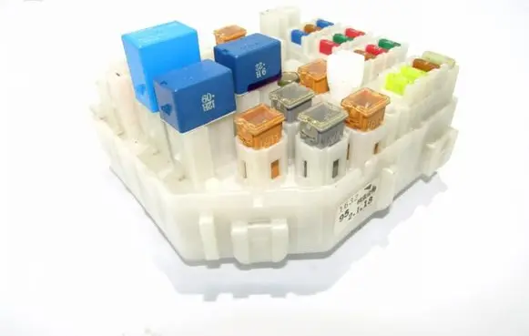 Toyota RAV 4 (XA20) Fuse module