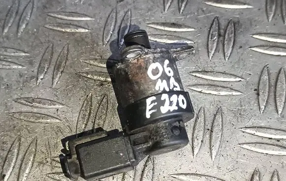 Mercedes-Benz E AMG W211 Fuel pressure regulator 
