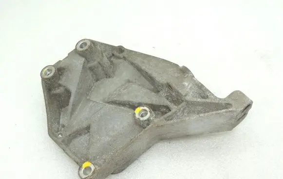 Alfa Romeo Giulietta A/C compressor mount bracket 51850875