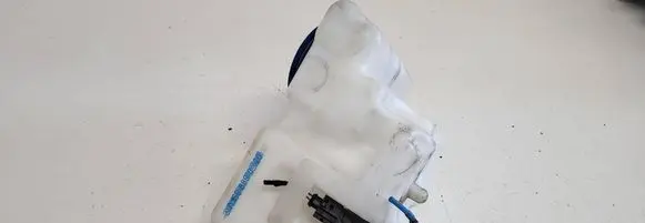 Mercedes-Benz A W169 Windshield washer fluid reservoir/tank A1698690020