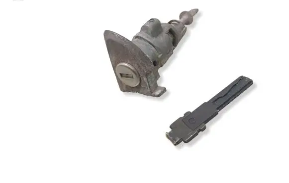 Volkswagen PASSAT B6 Front door lock (next to the handle) 3C0837167A