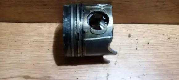 Piston