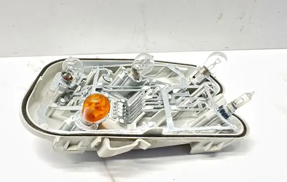 Audi A6 S6 C6 4F Tail light bulb cover holder ZB436071L ZB436073