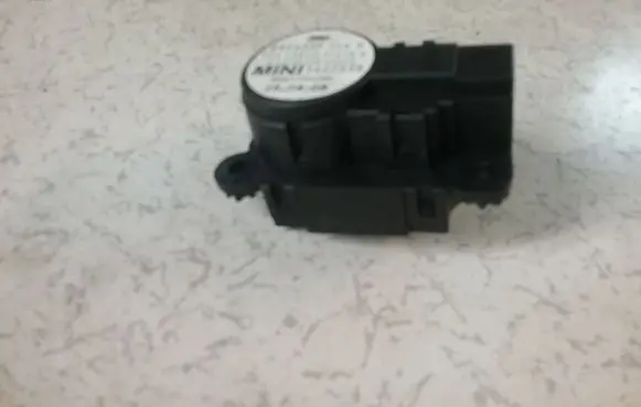 Mini One - Cooper Coupe R56 Air flap motor/actuator 990432F 3422658