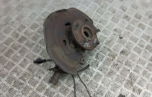 Toyota Avensis T270 Front wheel hub