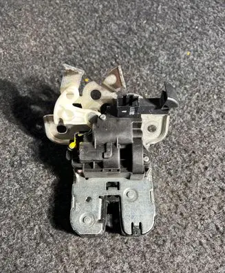 Audi A6 S6 C6 4F Tailgate/trunk/boot lock/catch/latch 8K9827505A