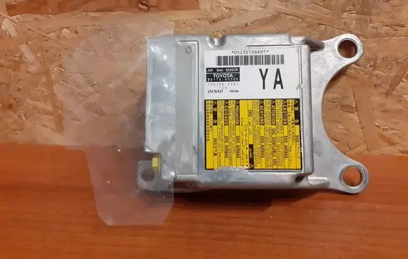 Toyota Prius (XW30) Airbag control unit/module 8917047100 1503002301