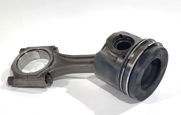 Citroen DS4 Piston with connecting rod RHH