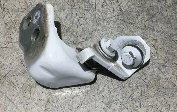 Ford Courier Front door lower hinge BB537822810AH