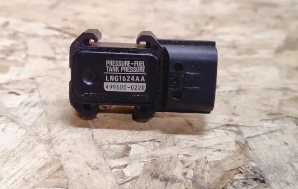 Jaguar XK8 - XKR Fuel pressure sensor LNG1624AA