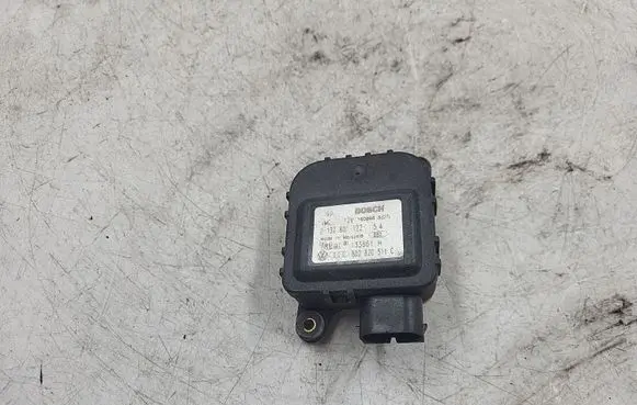 Volkswagen Golf IV Air flap motor/actuator 8D2820511C