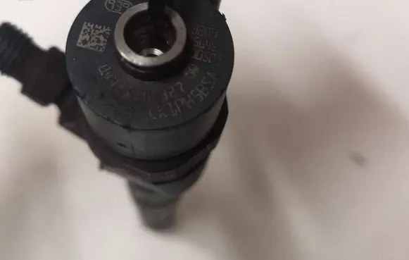 Opel Insignia A Fuel injector 0445110327