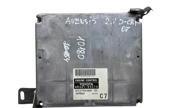 Toyota Avensis T250 Engine control unit/module 8966105C70 1758008681