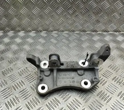 Opel Mokka B Engine mounting bracket 9826426680