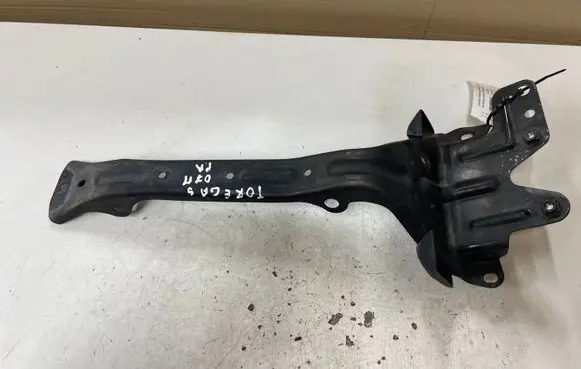 Volkswagen Touareg I Radiator support slam panel bracket 7L0805799