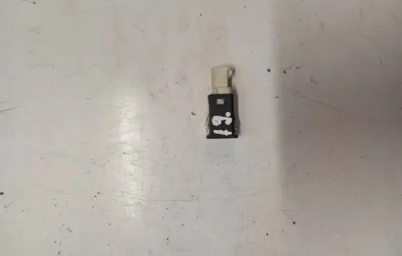 BMW X6 E71 USB socket connector 9237656
