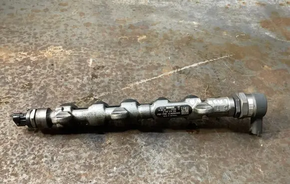 Renault Laguna III Fuel main line pipe 0445214250 175217750R H8200610223