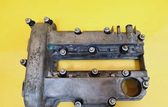 Opel Corsa C Rocker cam cover 90529583