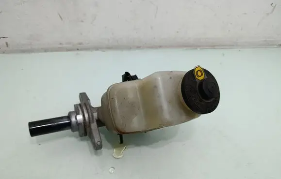 Toyota RAV 4 (XA30) Master brake cylinder