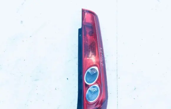 Ford Fiesta Rear/tail lights 6s6113404b 6s61-13404-b